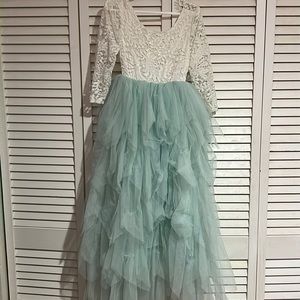 Beautiful dress size 6 very good condition